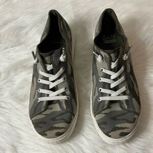 MADDEN NYC ECO LUX GLYCERINE GREEN CAMO PRINT SNEAKERS SHOES Size 8W, EUR 40